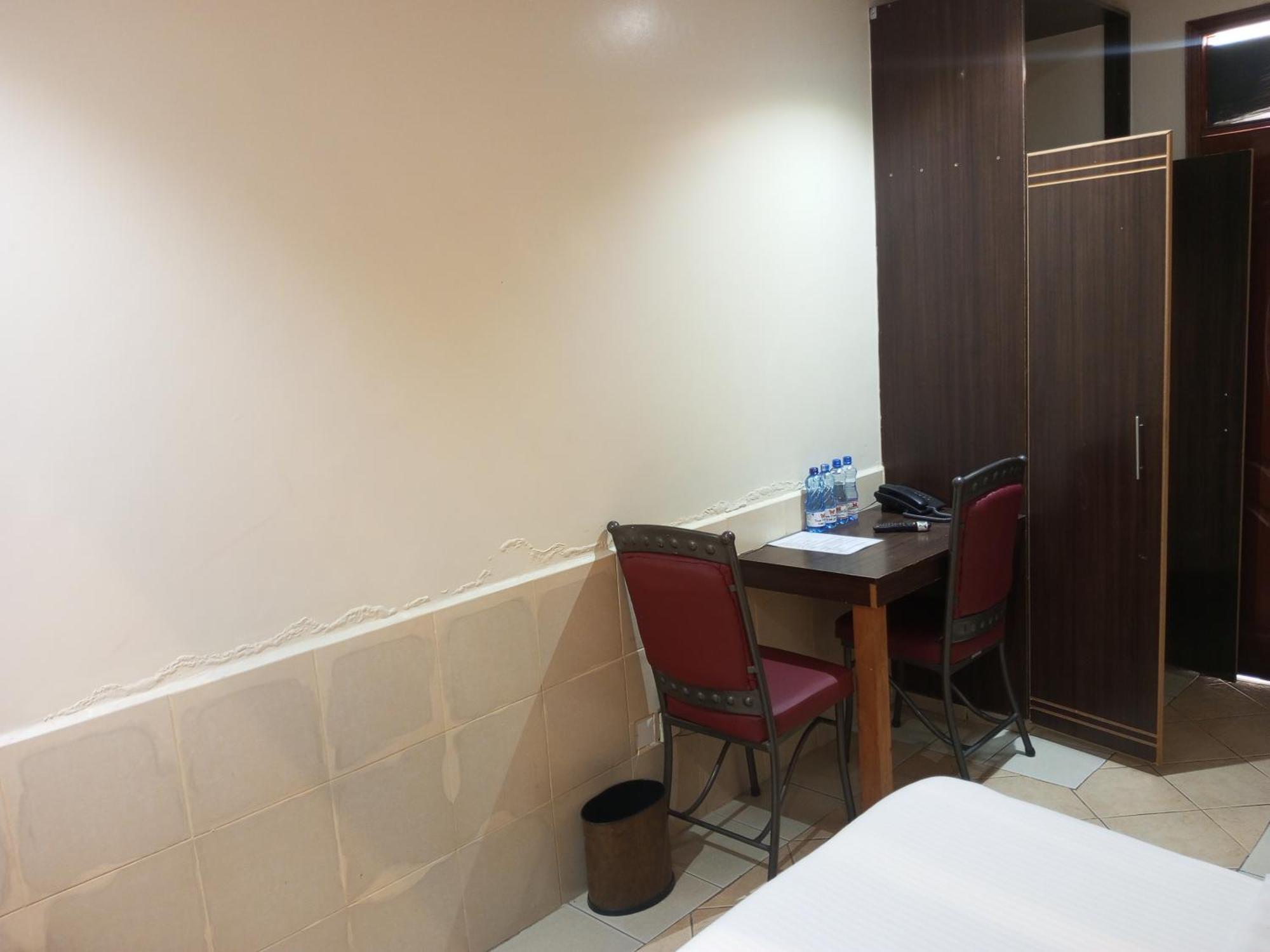 Fourth Parklands Hotel Nairobi Bagian luar foto
